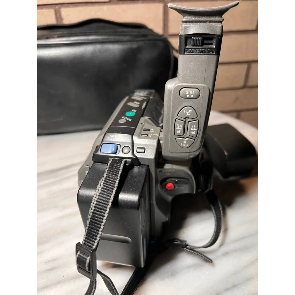 VTG Panasonic Palmcorder VHSC Camcorder PV-L680D 150x Digital Zoom W/Case READ